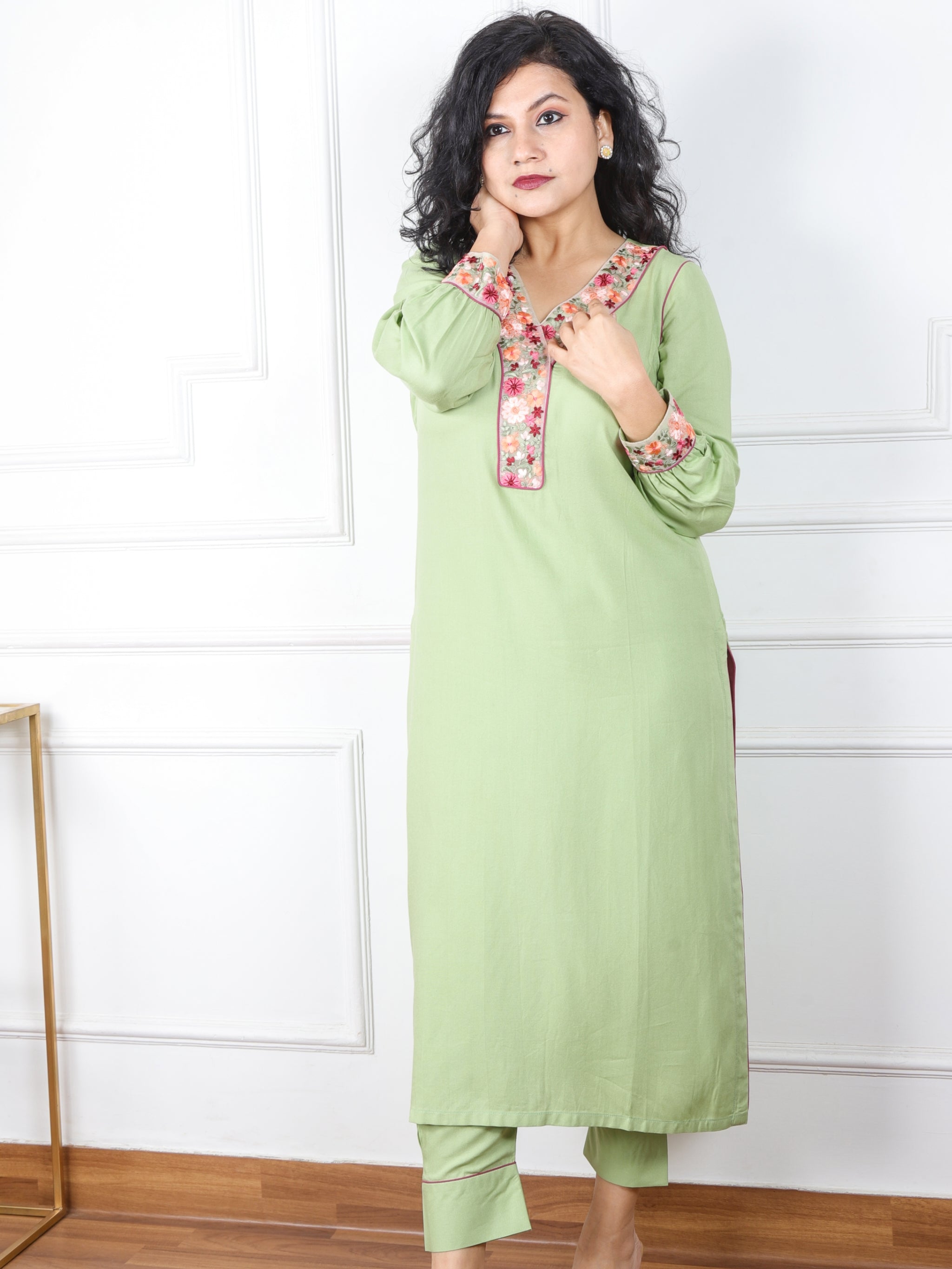 Rayon V Neck Lace Work Kurti, Size: S, M & L at Rs 225 in New Delhi | ID:  16692231248